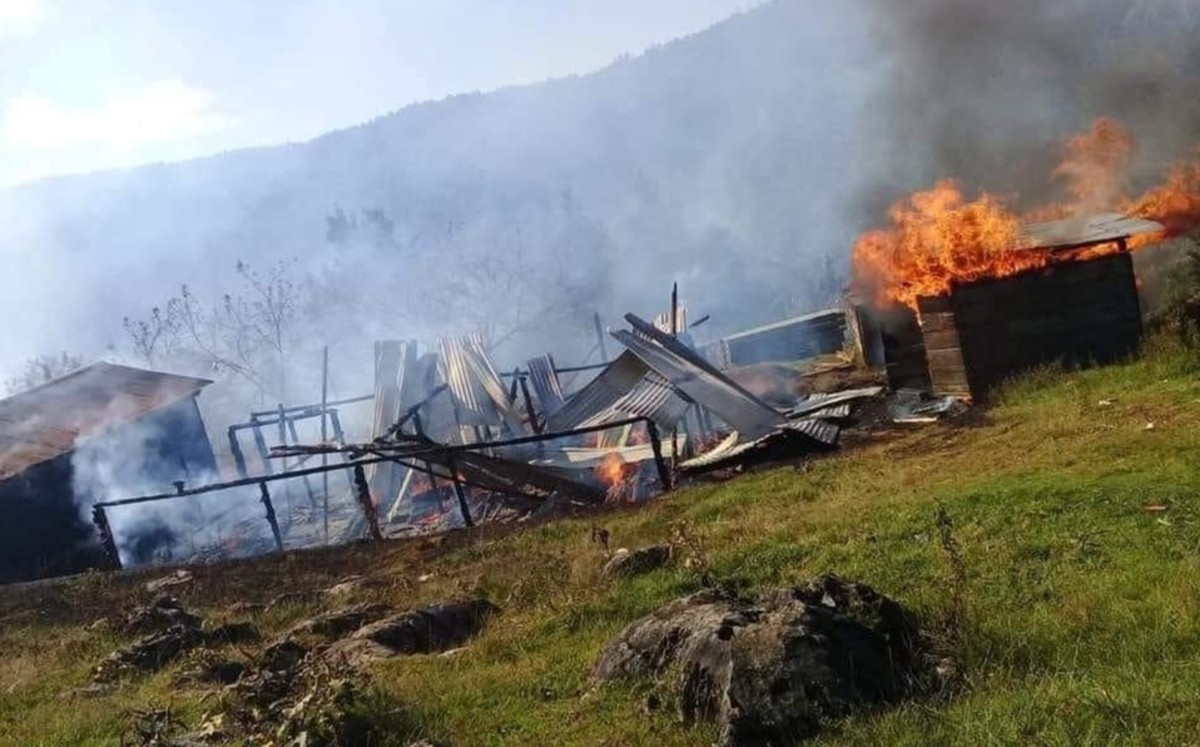 Queman 30 viviendas en comunidad de Chiapas por conflicto agrario