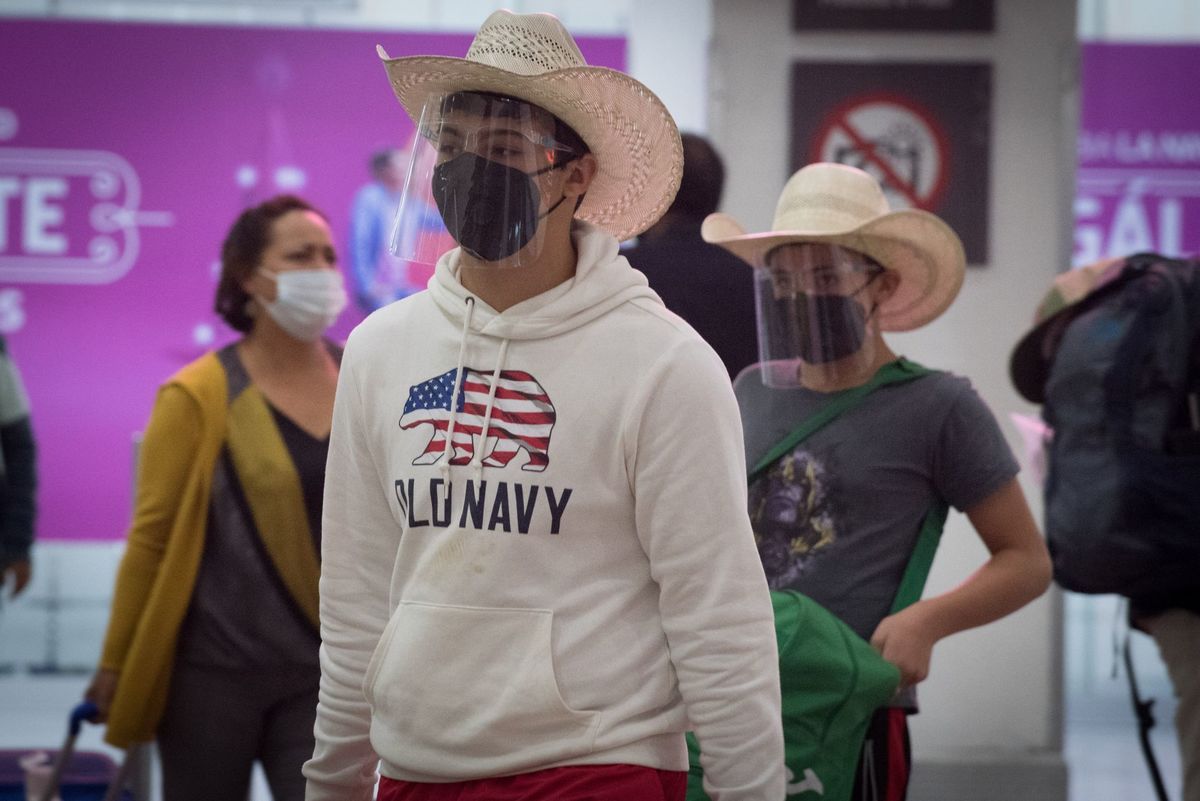 Viajeros en el Aeropuerto Internacional de la Ciudad de México. (Cuartoscuro)