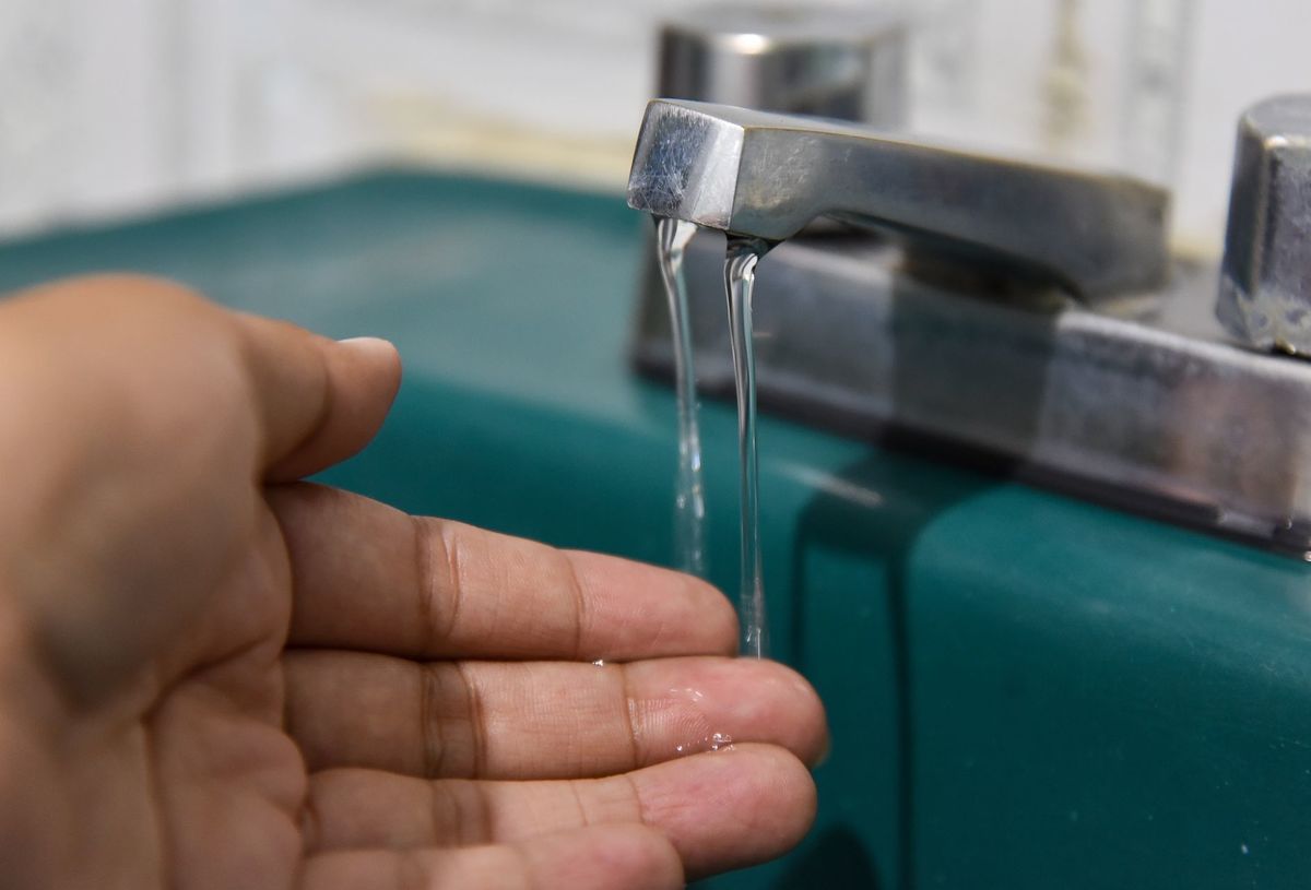El acceso al agua, pese a ser un derecho, no todos reciben la misma cantidad y calidad de agua. (Cuartoscuro / Archivo)