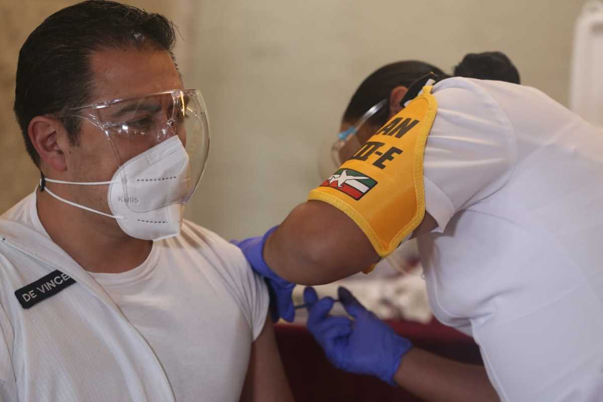 El personal de salud es vacunado contra covid-19 /Octavio Hoyos