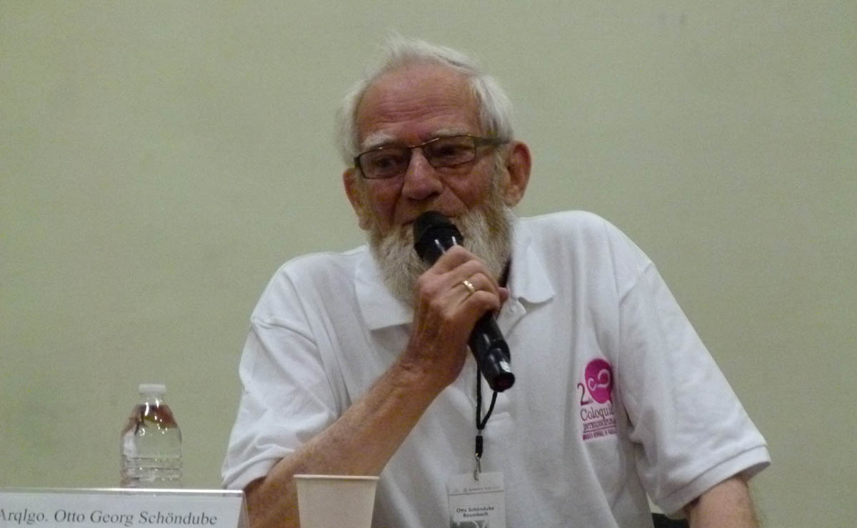 El arqueólogo Otto Schöndube durante un reconocimiento que recibió por parte del MRG en 2015 (Enrique Vázquez)
