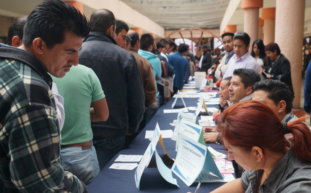 Tras impacto de covid-19, creación de empleo pierde fuerza, advierte BBVA