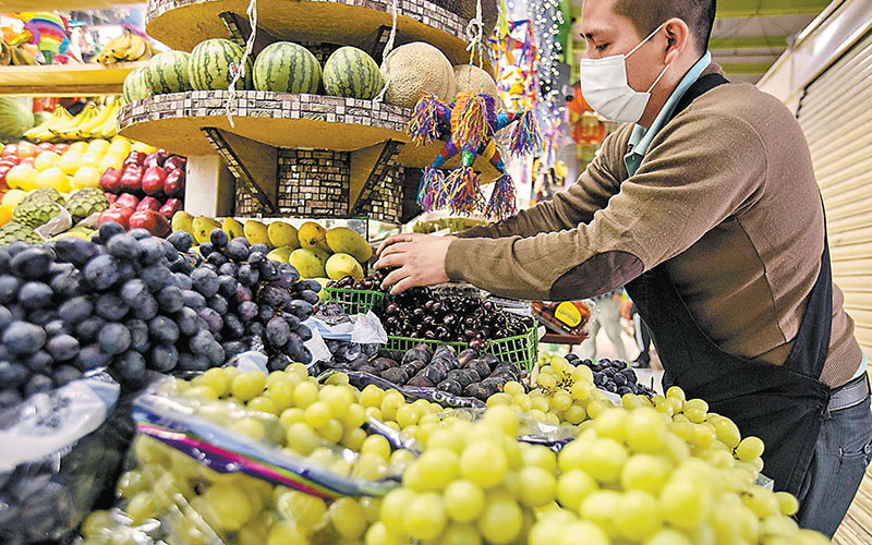 La mayoría de los vendedores optó por mantener los mismos precios del año pasado. (Jesús Quintanar)