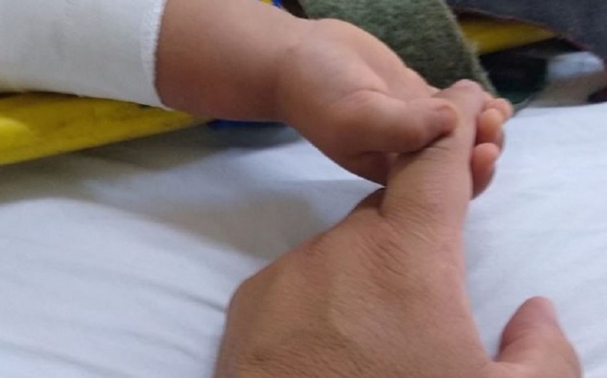 El hombre pidió por la recuperación del bebé (Facebook).