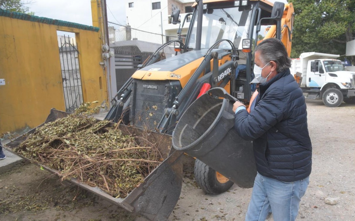 Jesús Nader supervisó la jornada de limpieza. (Cortesía)
