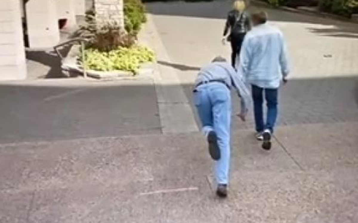 La caída se puede observar en un video (TikTok).