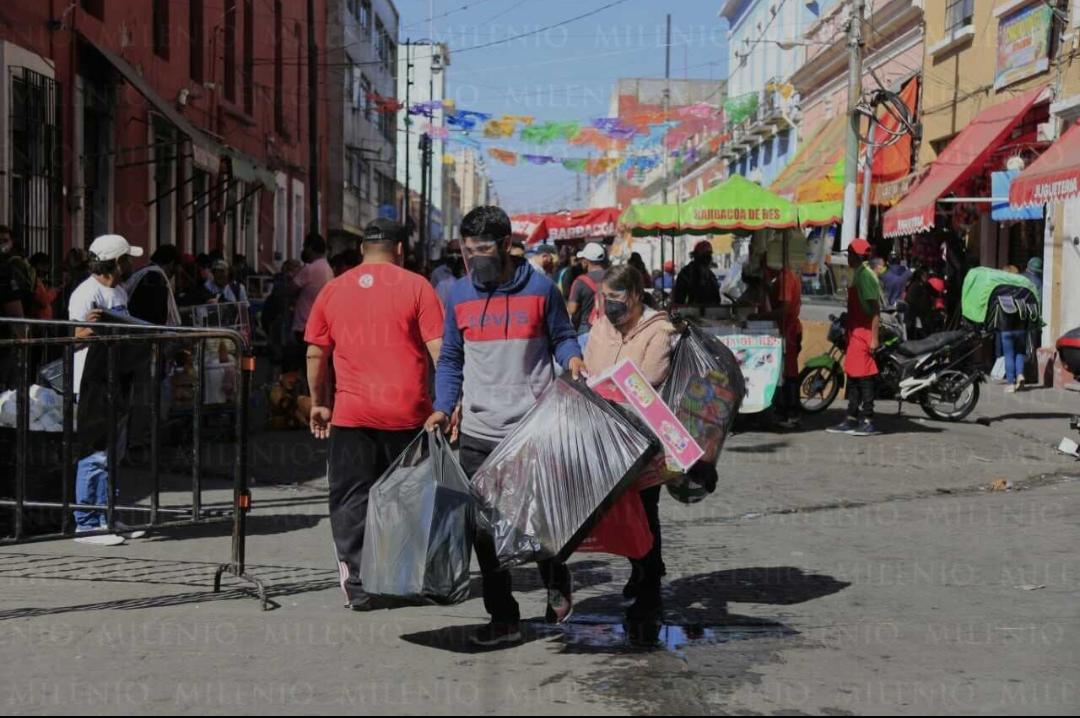 Los reyes magos acudieron a realizar sus compras.  (Andrés Lobato)