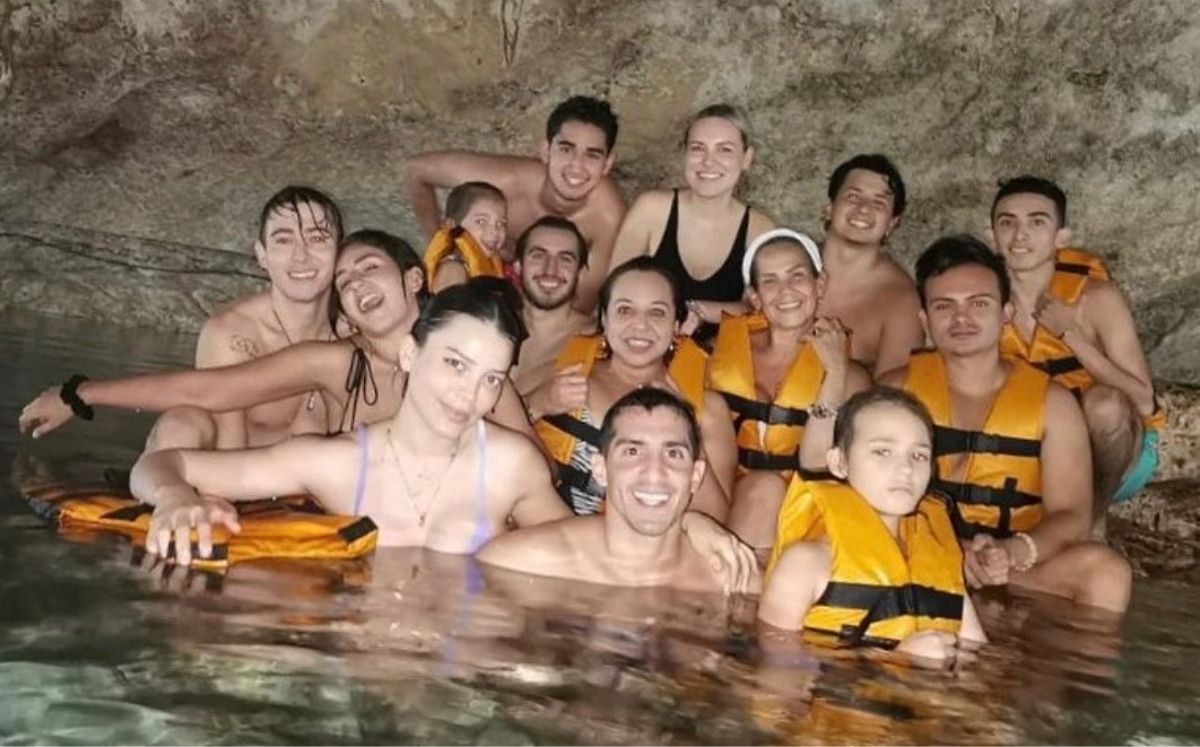 Rommel Pacheco, Niurka y su familia en cenotes de Yucatán (Instagram)