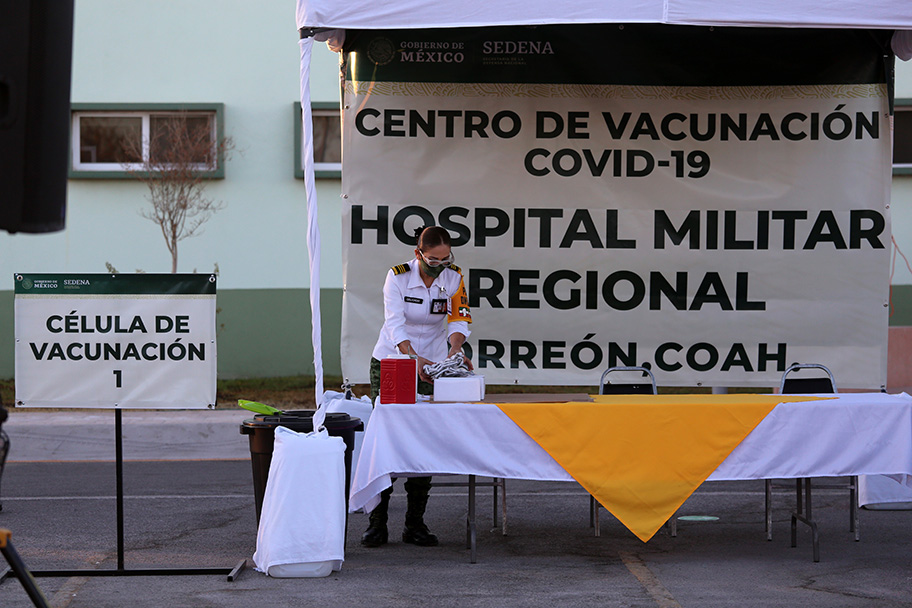 Vacunación contra coronavirus en Coahuila. (Mauricio Román)