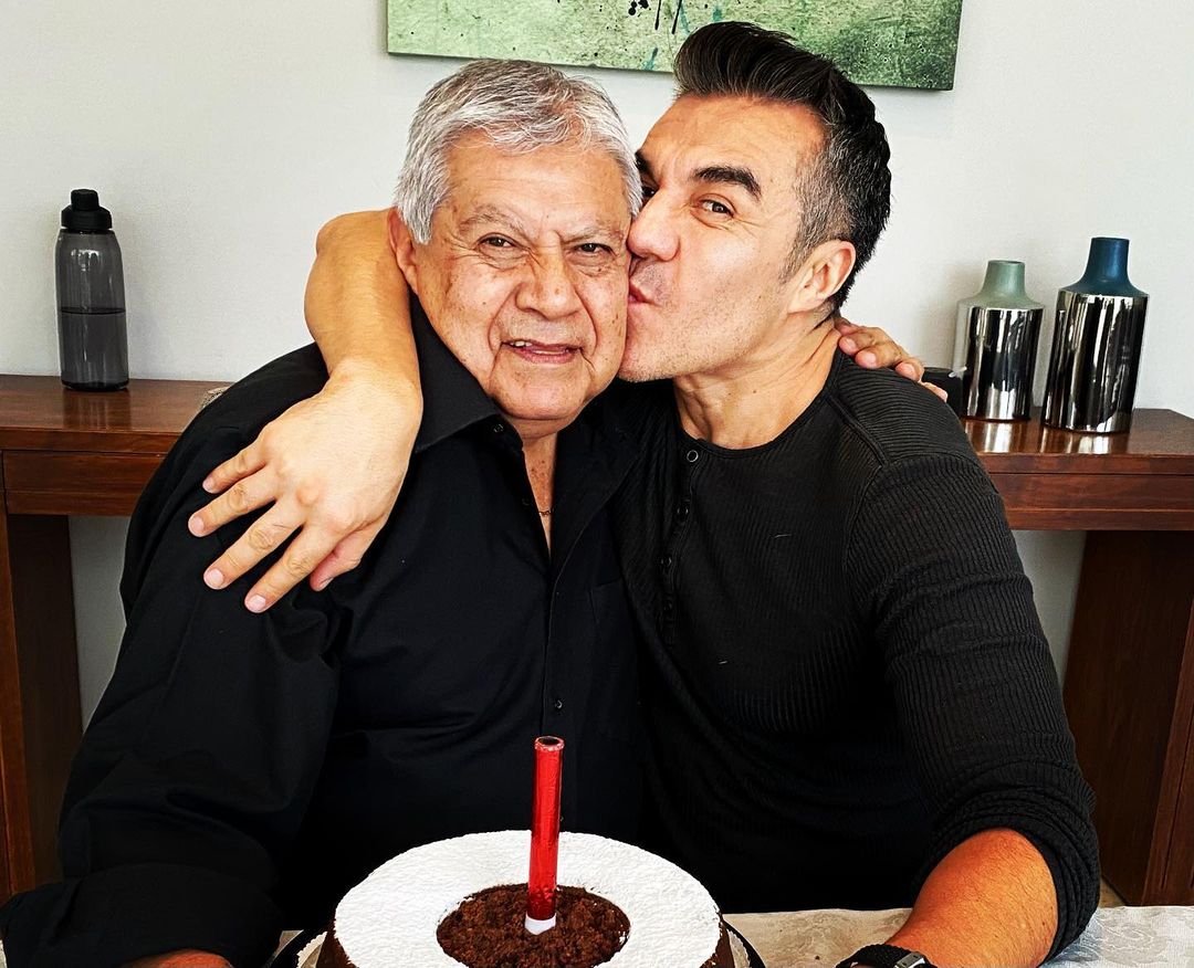 Adrián Uribe se despidió de su padre con un emotivo mensaje | @adrianuribe
