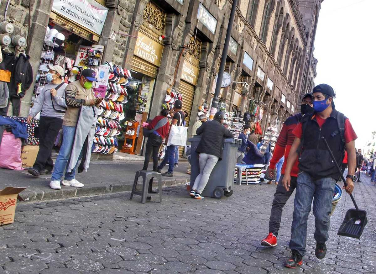 Ambulantes en las calles del Centro Histórico. (Melanie Torres)
