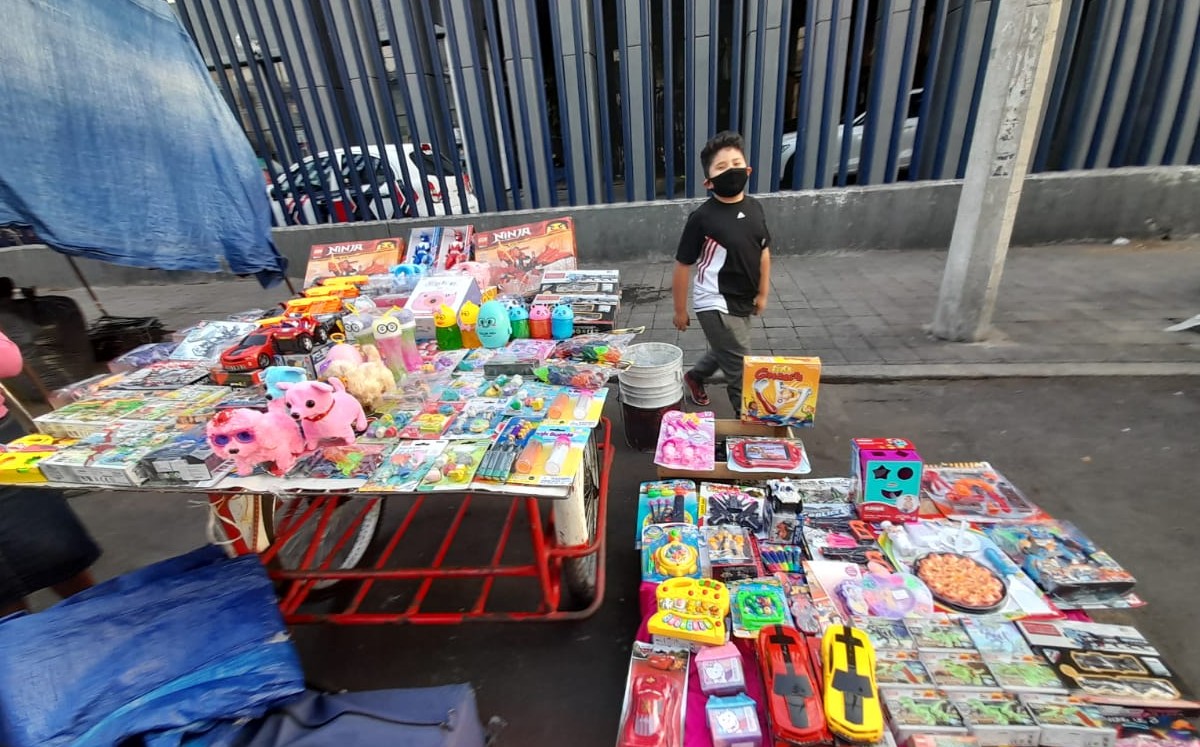 Los comerciantes ya arrancaron con los preparativos en cuanto a instalación de puestos. (Anwar Nájera)
