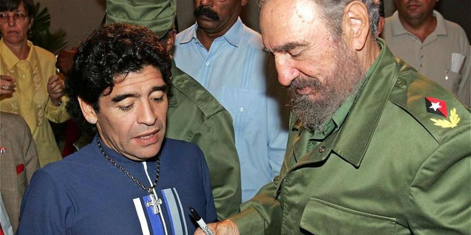 Diego Maradona y Fidel Castro (AFP)