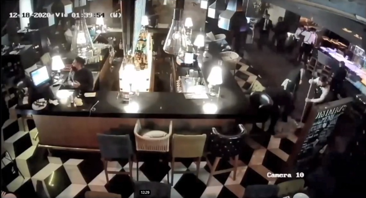 Los empleados del restaurante limpiaron y alteraron la escena del crimen tras el asesinato del ex gobernador de Jalisco Aristóteles Sandoval. (Especia