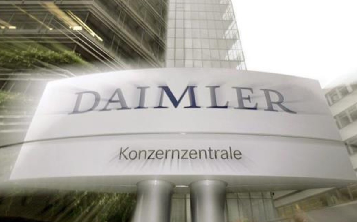 Hallan coronavirus en repuestos de automóviles de fábrica de Daimler en China. (EFE)
