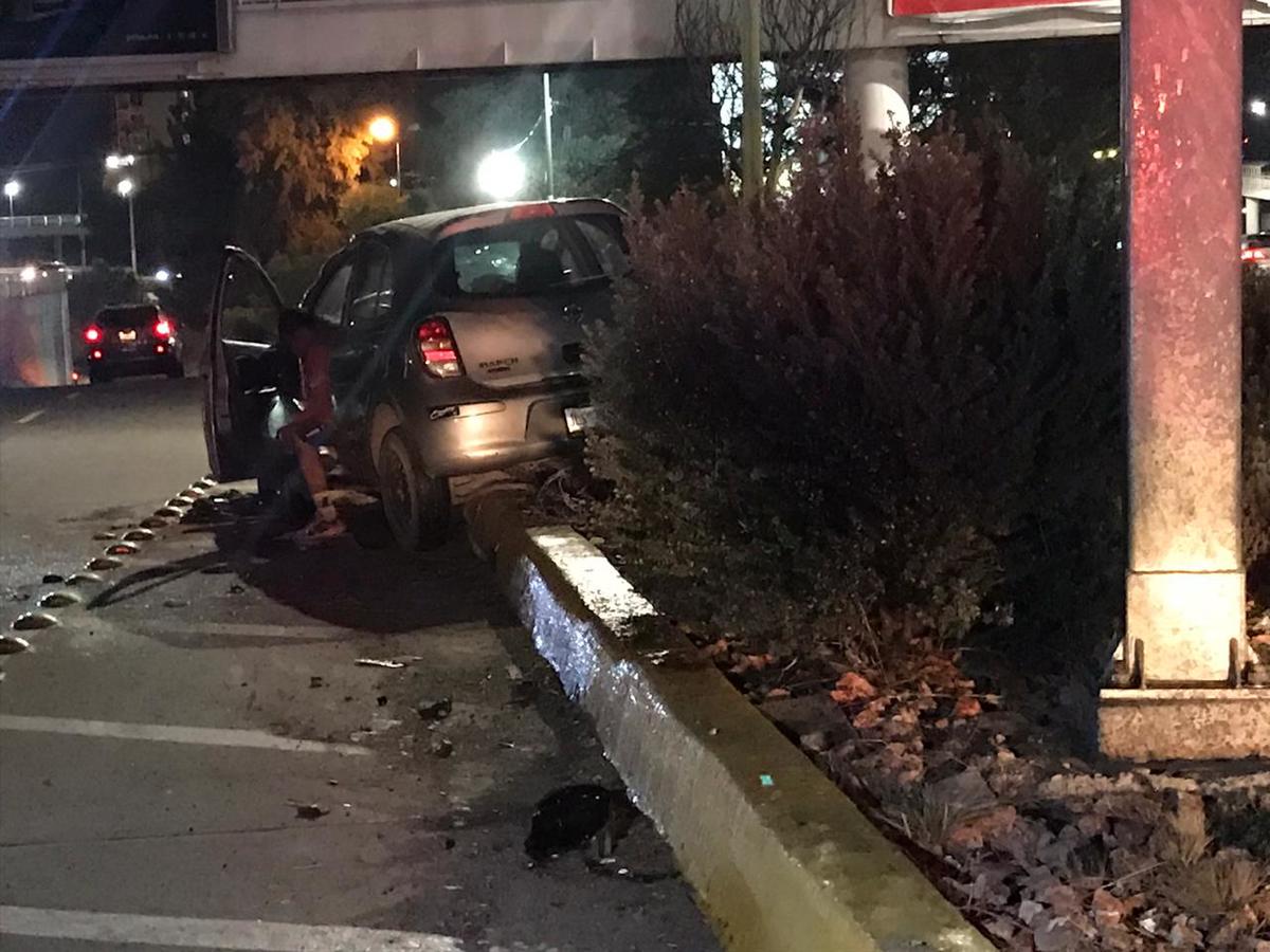 El joven sufrió el accidente sobre la avenida Vallarta y Lázaro Cárdenas, en Zapopan. (Elsa Martha Gutiérrez)