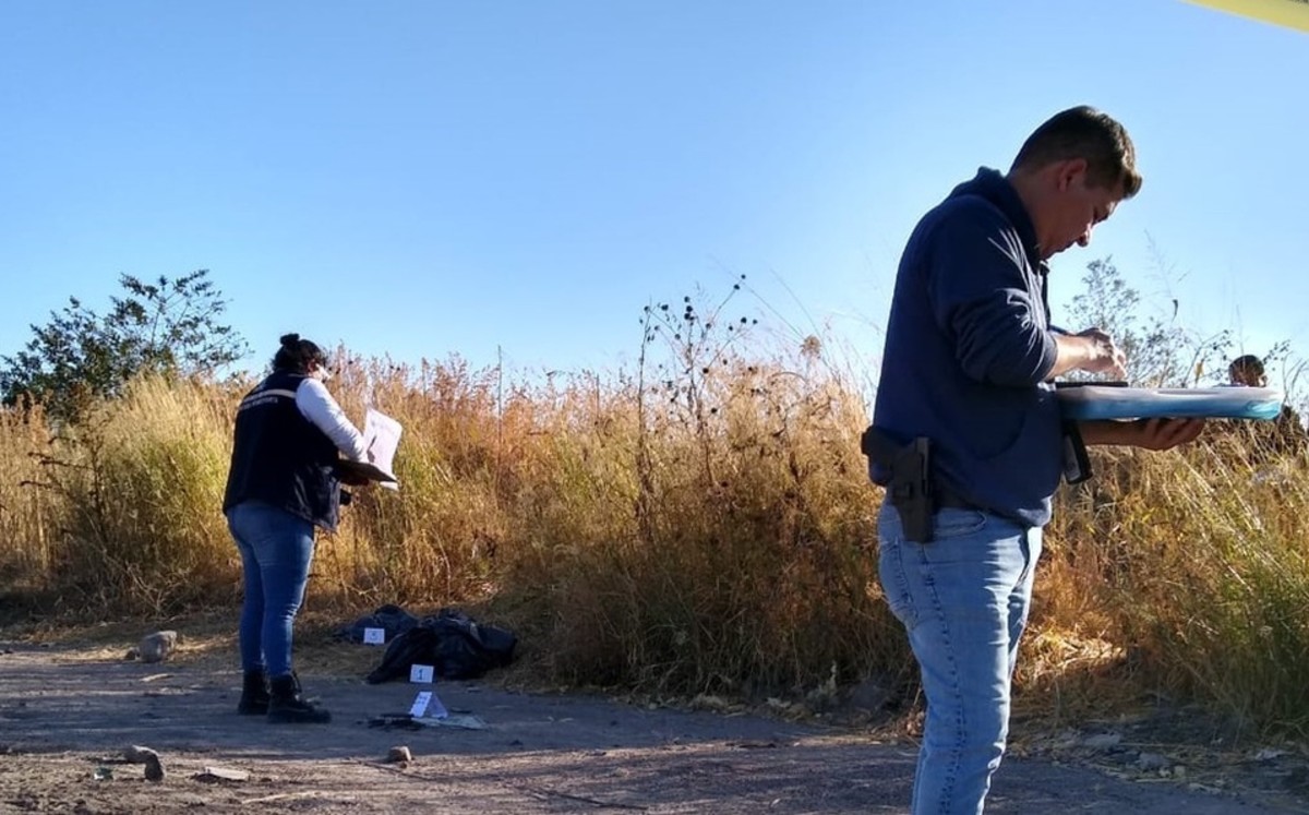 Localizan bolsas con restos humanos en brecha de Tlajomulco