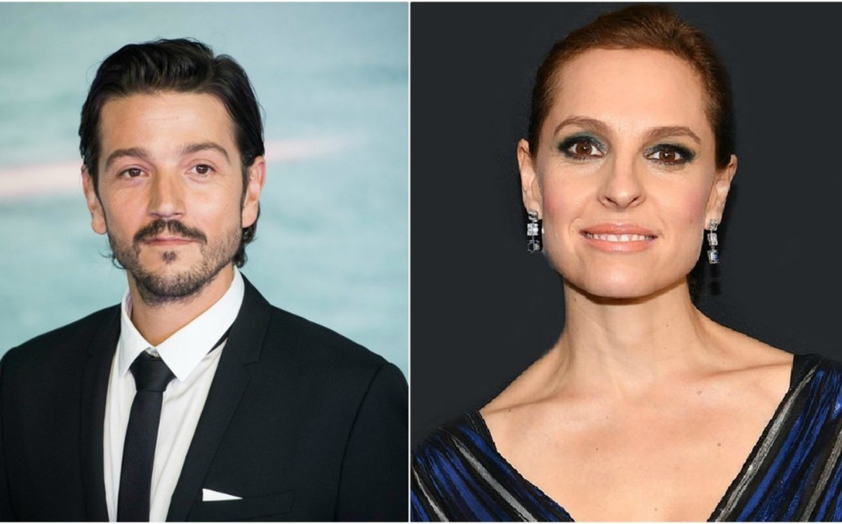 "¿Quieres que se quite?": Diego Luna y Tavira arman zafarrancho en aeropuerto de CdMx