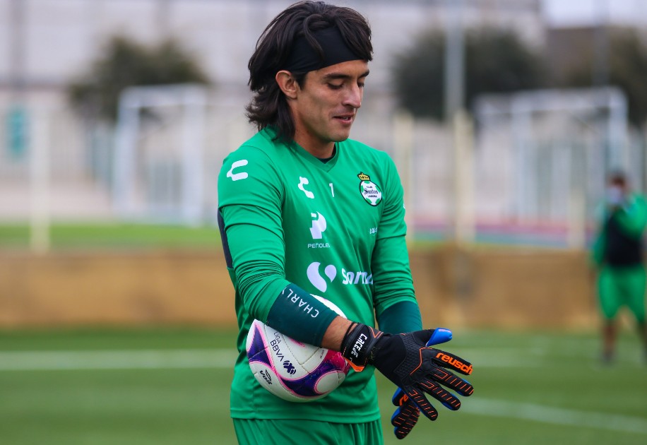 Carlos Acevedo se reportó listo para su segundo torneo como titular. (@clubsantos)
