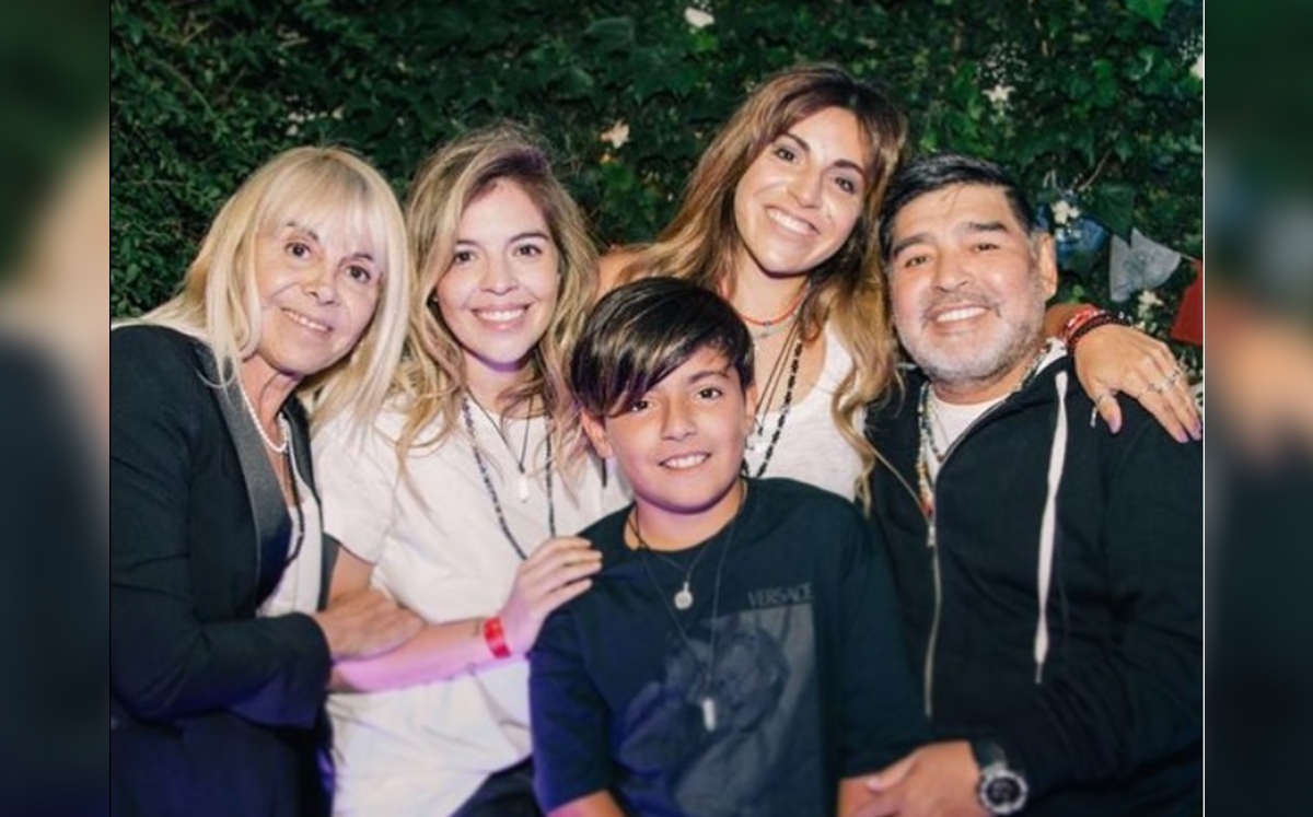 Claudia Villafañe, Dalma, Gianinna y Diego Maradona (Instagram @giamaradona)