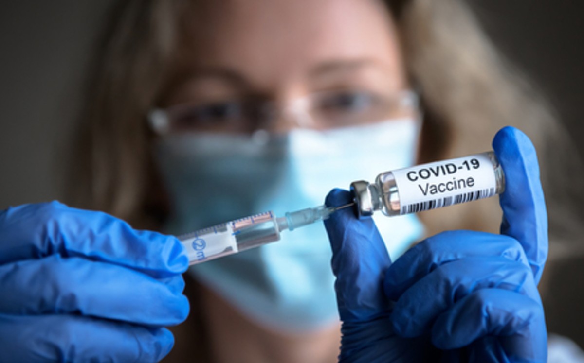 Investigan la muerte de una enfermera portuguesa dos días después de recibir la vacuna contra covid-19. (Shutterstock)