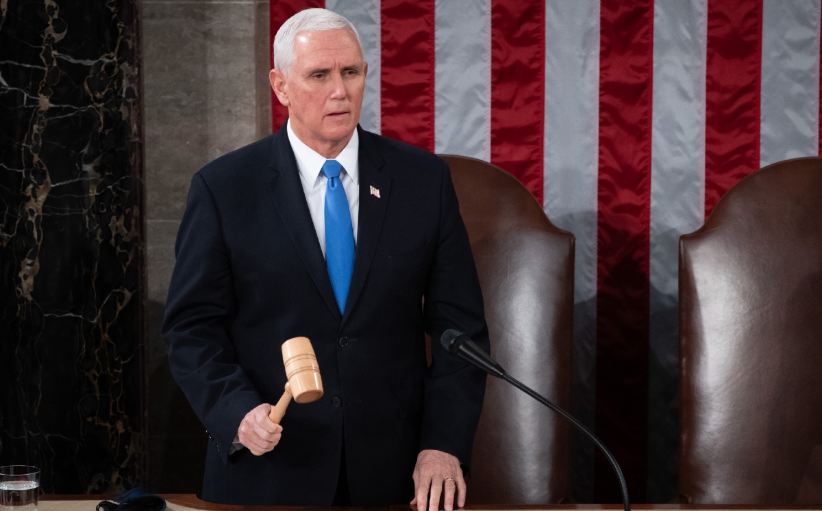 Mike Pence, vicepresidente de EU, en sesión del Congreso. (AFP)