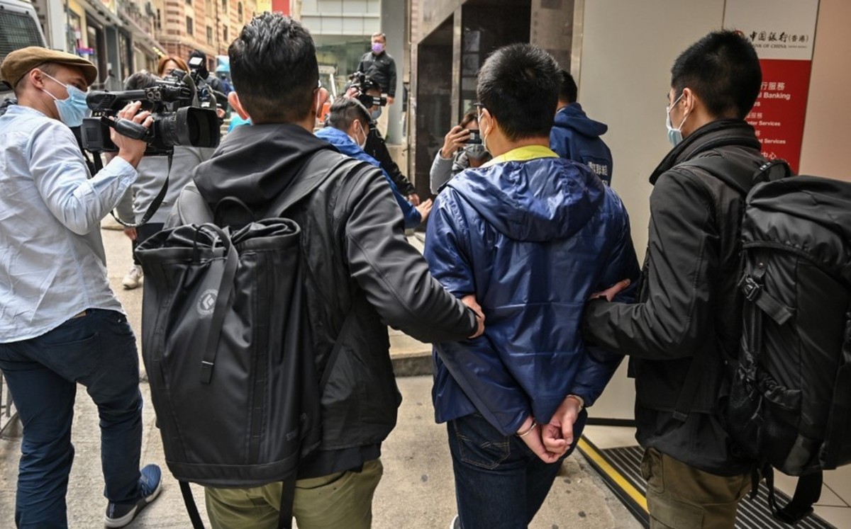 Policía de Hong Kong detiene a 50 políticos opositores y activistas por Ley de Seguridad