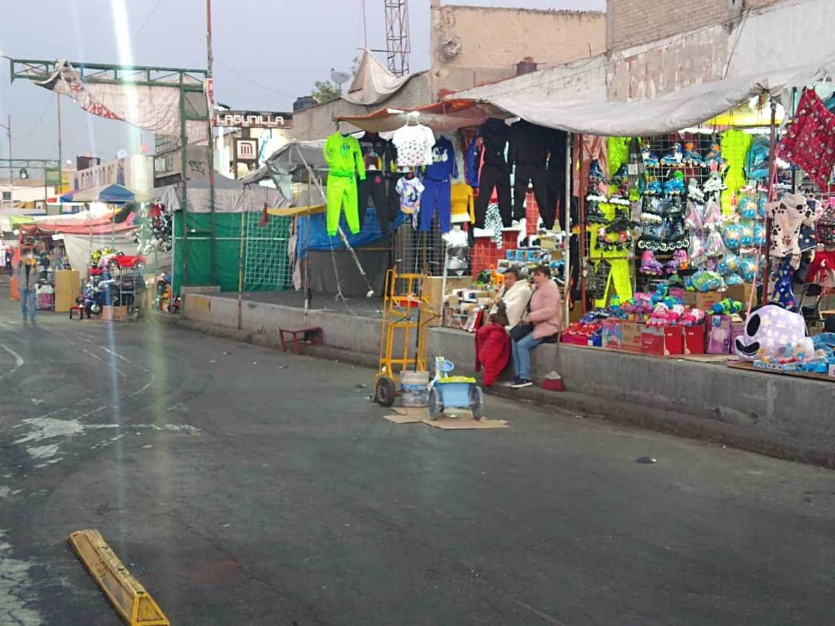 Venta de juguetes de última hora en La Lagunilla y Tepito