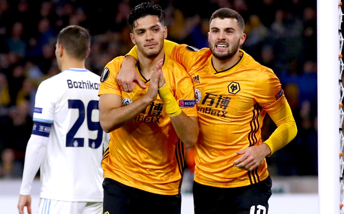 Raúl Jiménez y Patrick Cutrone (Reuters)