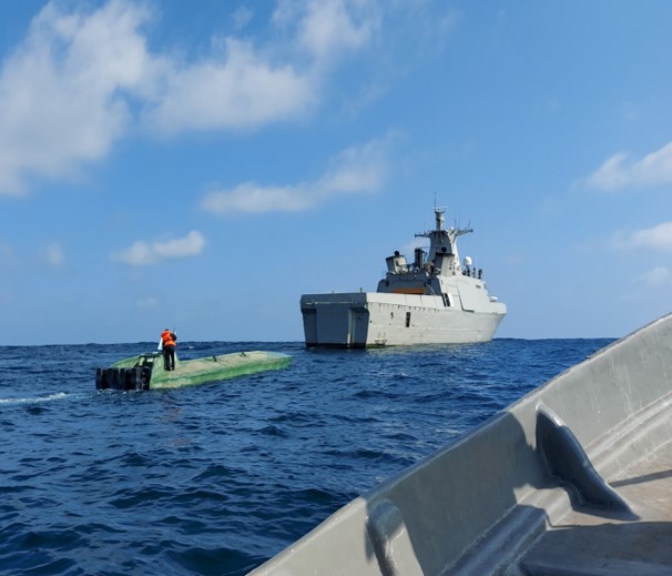 Un semisumergible fue interceptado por elementos de la Marina / Especial