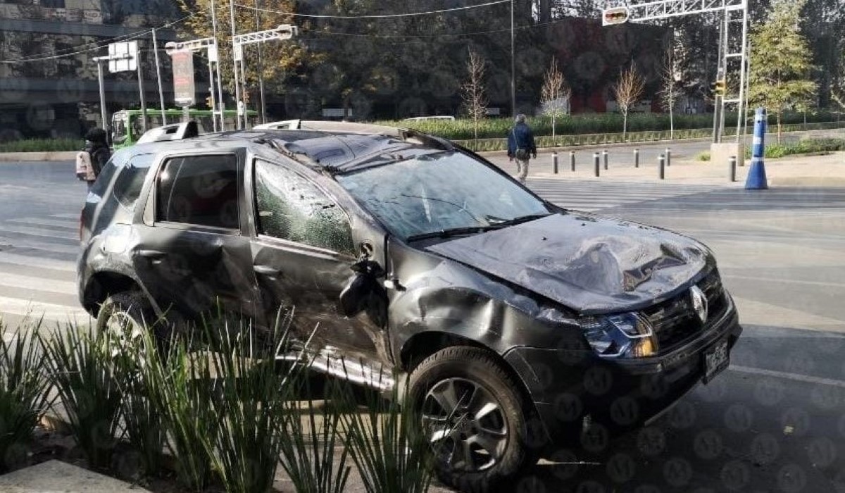 El auto se volcó en el cruce de Chapultepec y Florencia. | Jorge Becerril