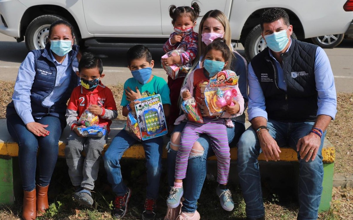 Se distribuyeron juguetes y dulces en el área rural