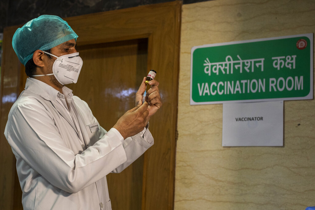La campaña de vacunación de India será la más grande del mundo por su tamaño poblacional. (AP)