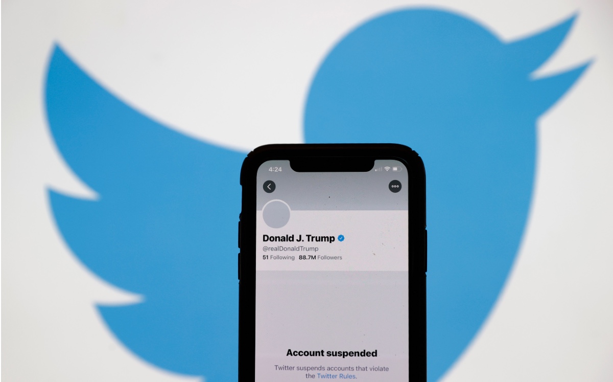 El viernes, Twitter decidió suspender permanentemente la cuenta de Trump. (AFP)