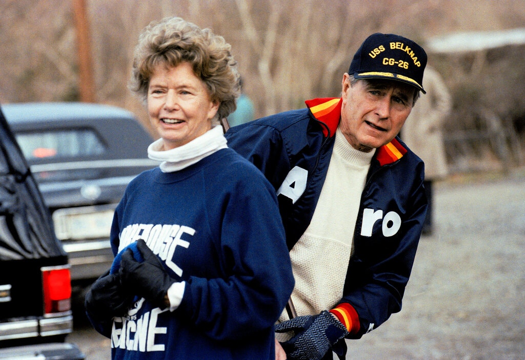 Nancy Ellis Bush y George H. W. Bush. | Archivo AP