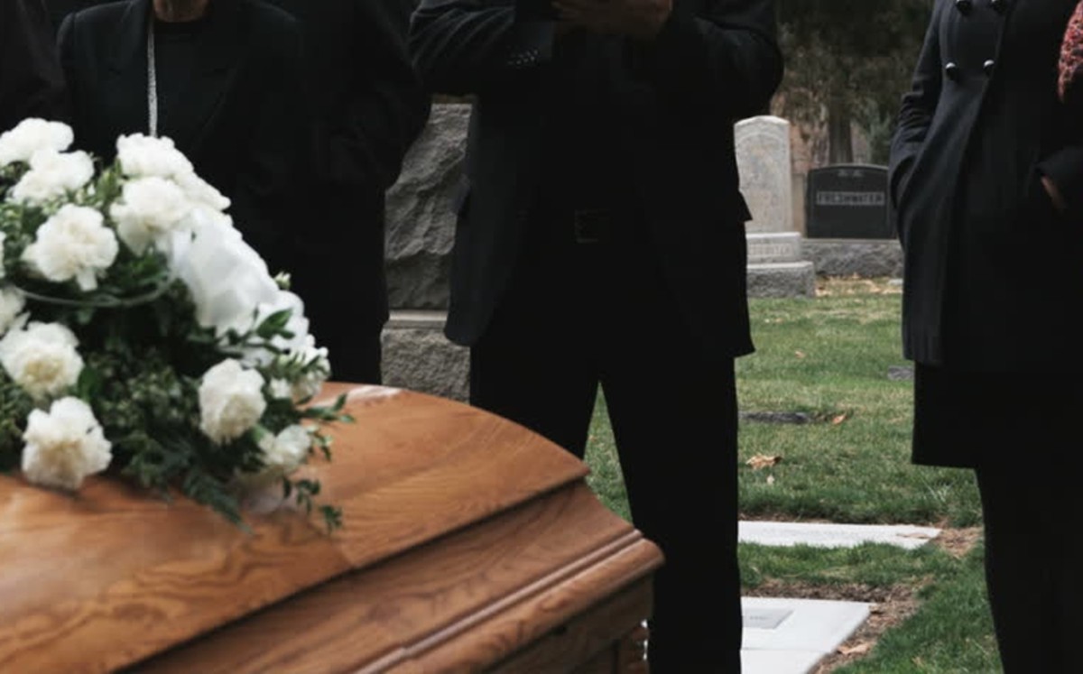Obituario de Gayosso se vuelve viral por su extensión (Shutterstock)