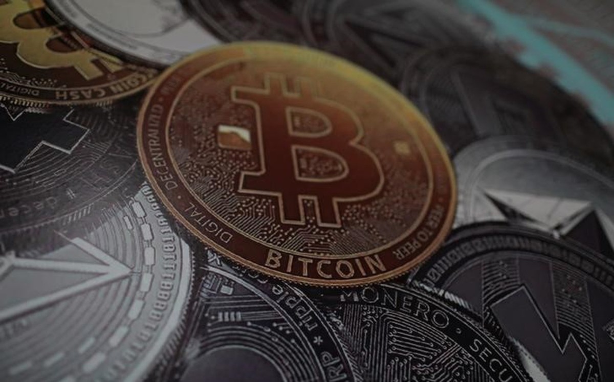 Bitcoin enfrenta mayor caída desde marzo; pierde 19%