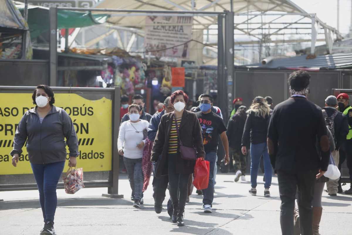 Tras el incendio en una subestación del Metro, seis líneas quedaron sin servicio, lo que afectó el traslado de cientos de capitalinos. | Ariana Pérez