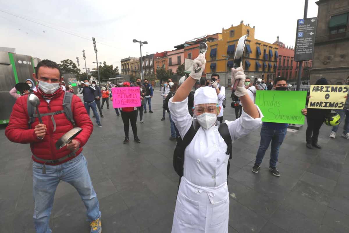 Restauranteros protestan en CdMx para que los dejen trabajar./ Javier Ríos