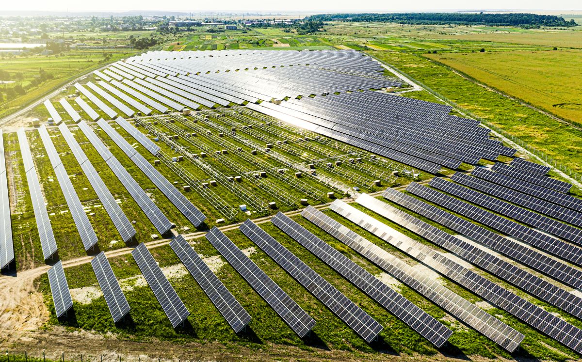 La compañía financia proyectos fotovoltaicos para los sectores industrial y comercial. Foto: (Shutterstock)