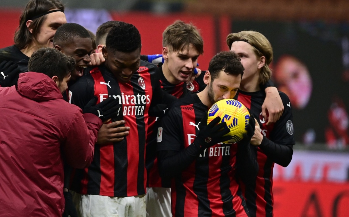Hakan Calhanoglu anotó el penal del triunfo (AFP)