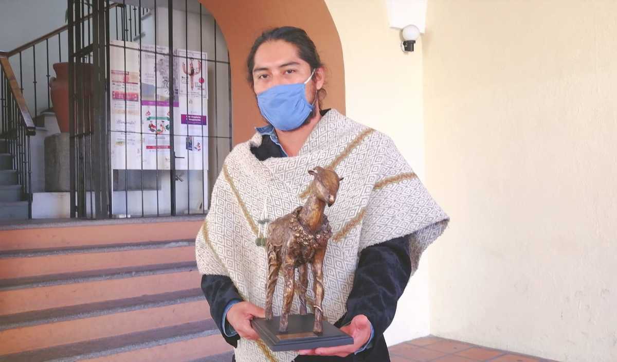 Samuel García Vázquez, autor de la estatua. (Especial)