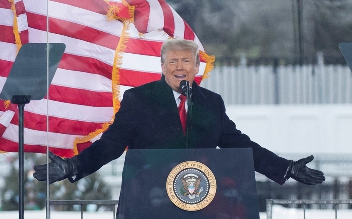 Trump asegura que juicio político en su contra es "ridículo" y causa "inmensa ira"