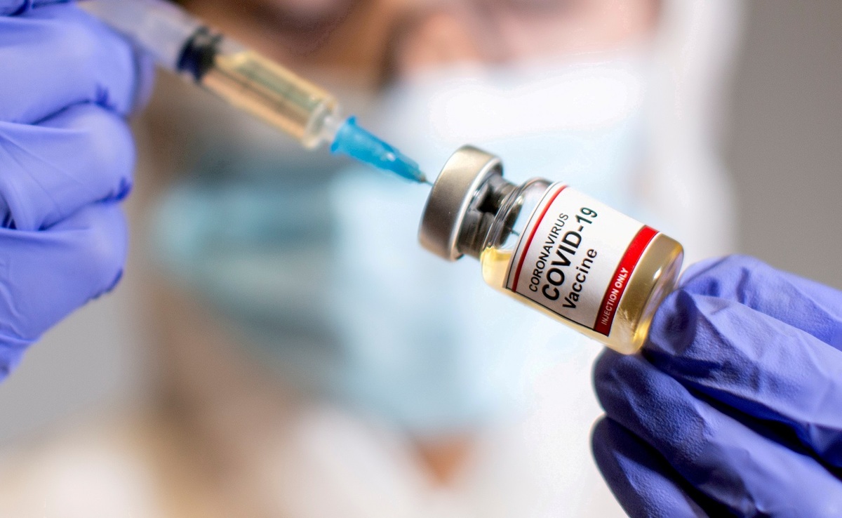Las vacunas, antes de ser aprobadas, deben mostrar que son seguras y efectivas, indicaron los CDC. (Reuters)
