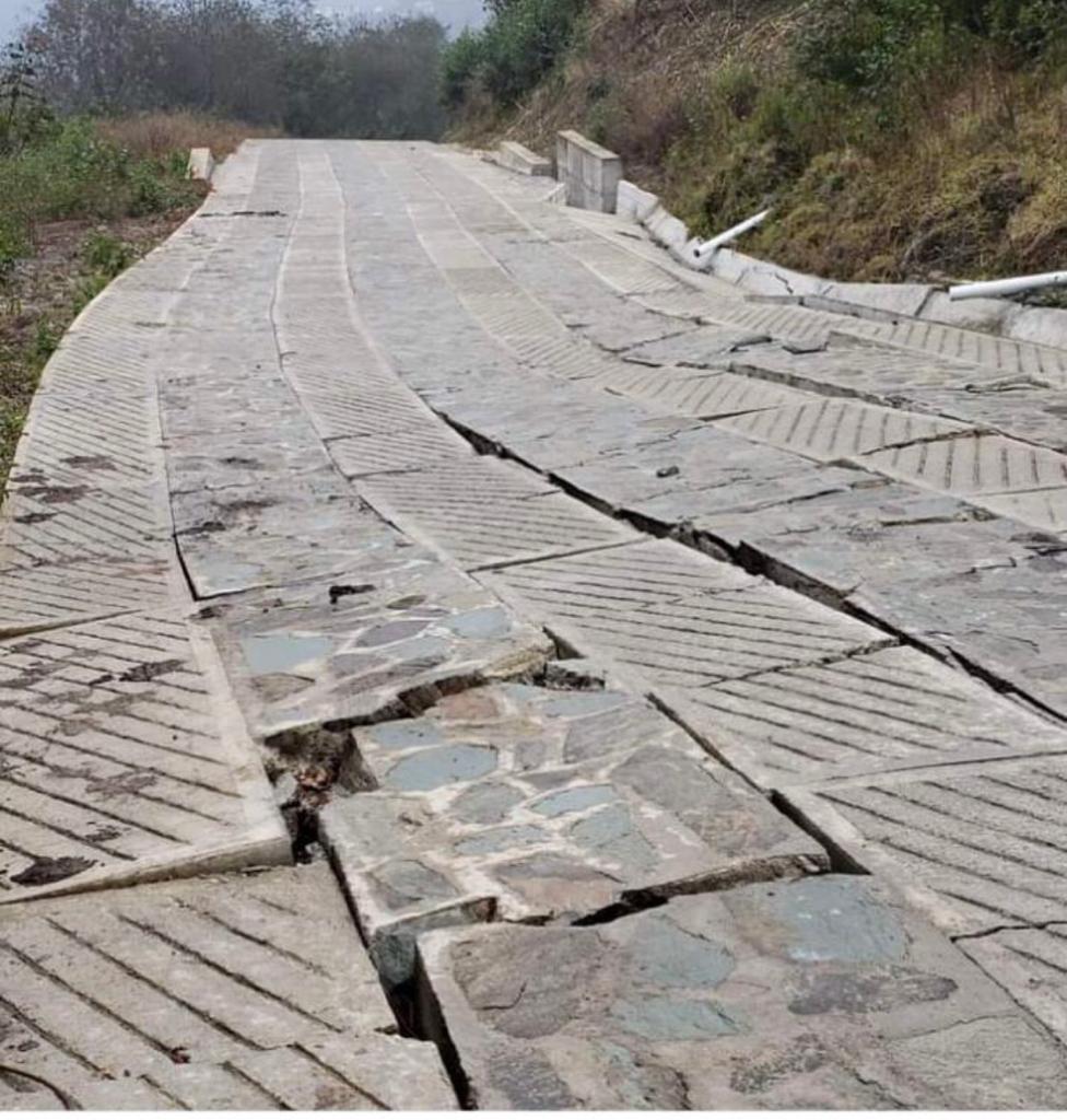 Autoridades consideran que el levantamiento del suelo fue por una falla geológica