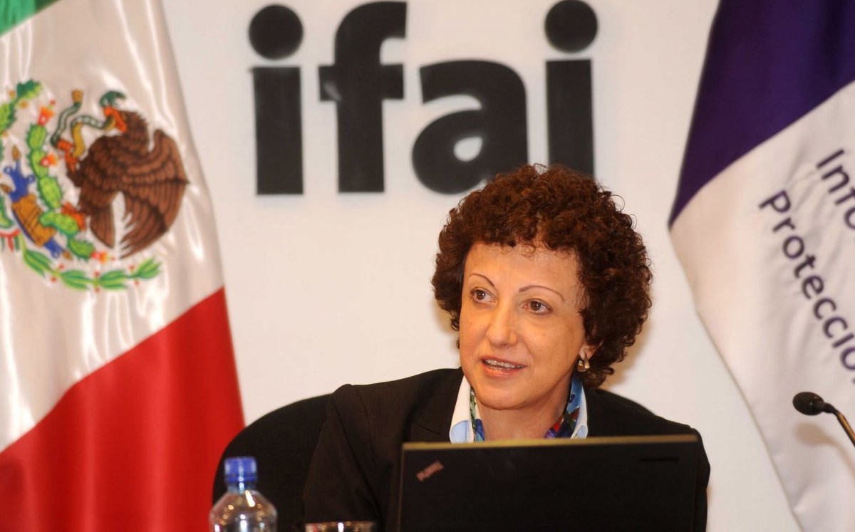 Jacqueline Peschard en 2011 cuando fue comisionada presidenta del IFAI. (Cuartoscuro)