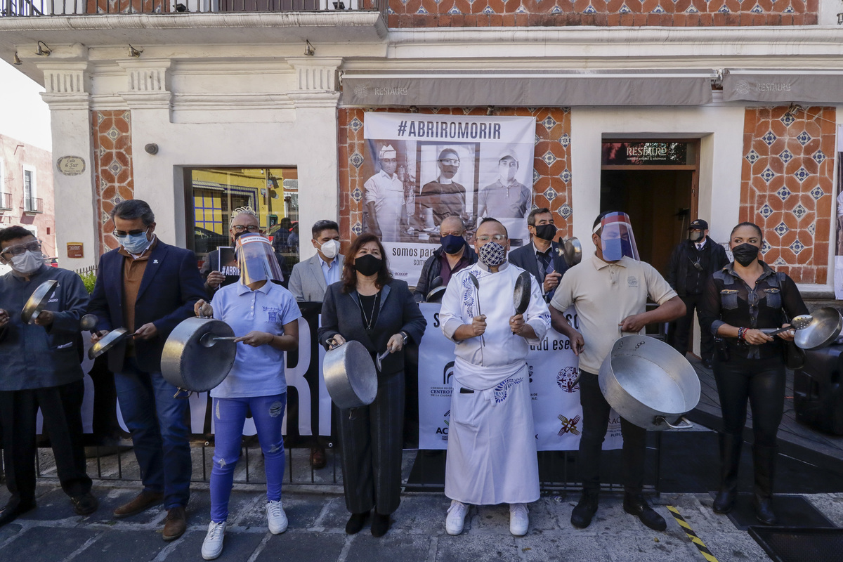 Manifestación de representantes del sector restaurantero que piden poder ofrecer servicio a mesa. (Agencia Enfoque)