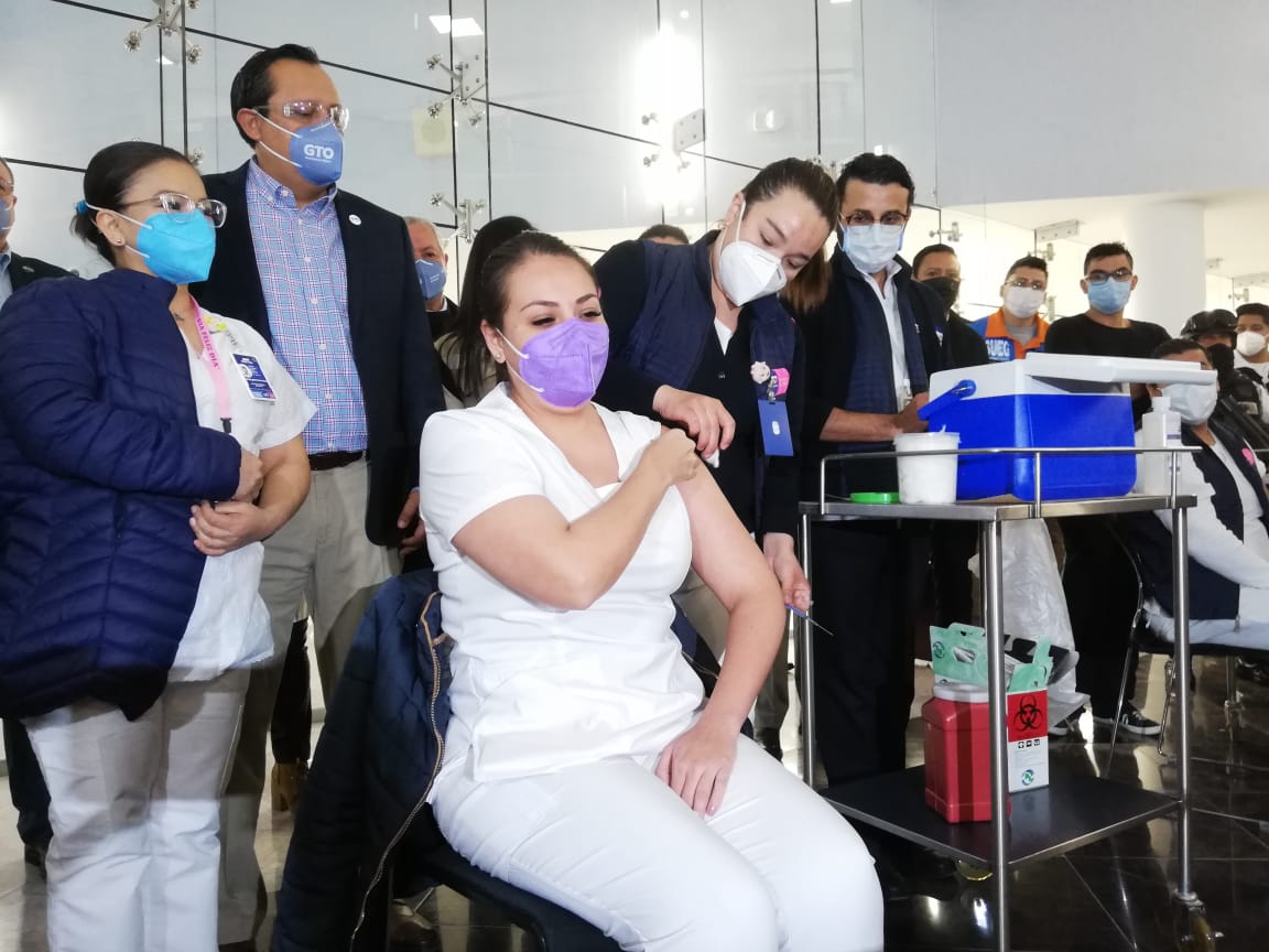 Marisol Meza, primera enfermera en recibir vacuna (Dany Béjar)