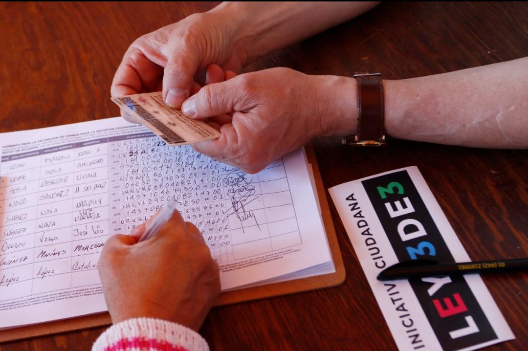 Recolección de Firmas. (Agencia Enfoque)
