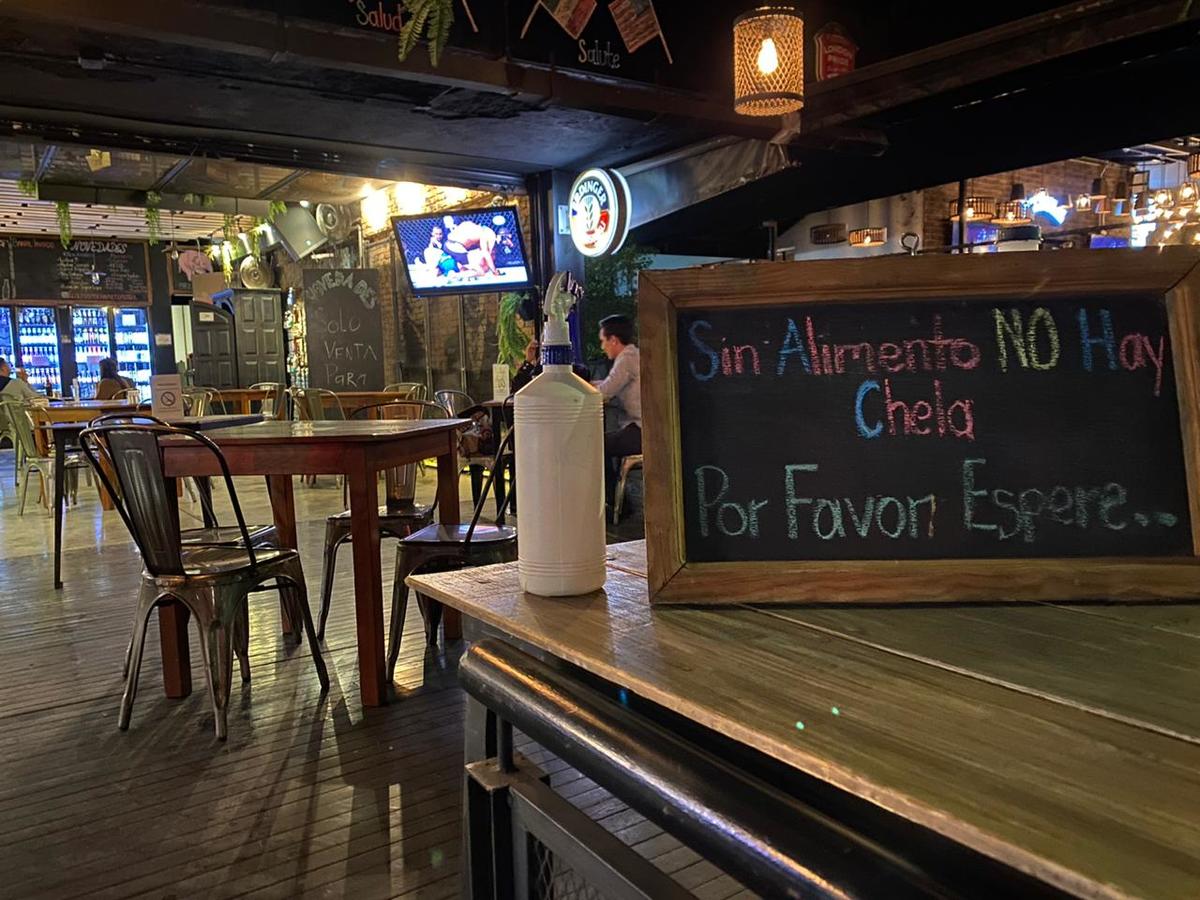 Restaurantes continúan con una evidente baja de afluencia. (Roberto Hurtado)